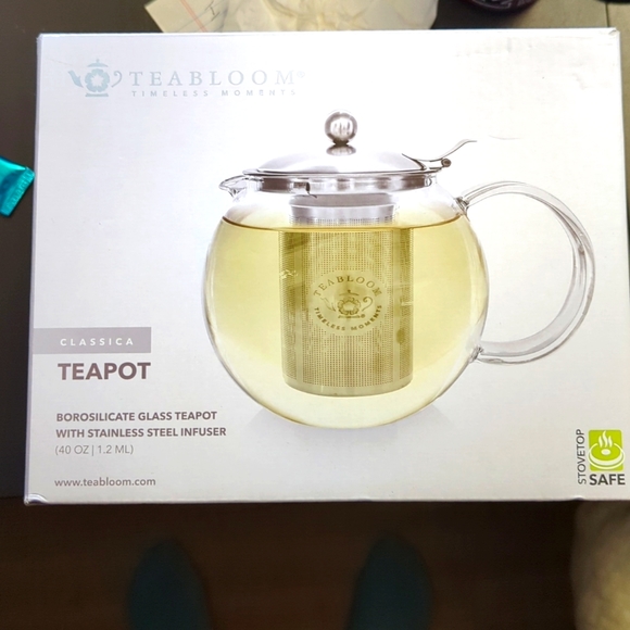 Classical Teapot - Picture 1 of 4